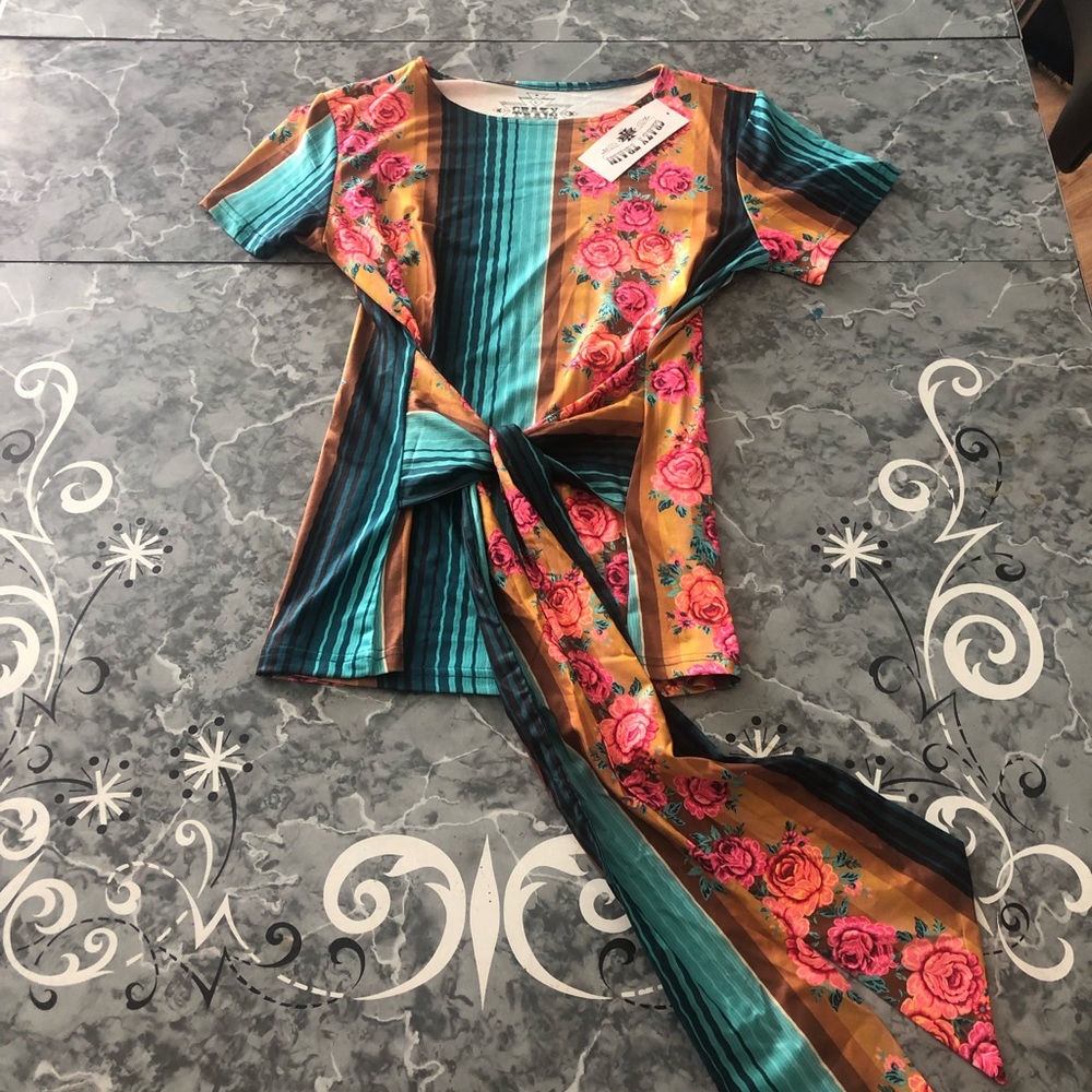 Serape blouse with tie at waste.